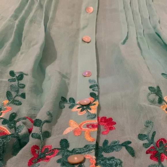 RUBY RD. - Shear , Embroidery, Button Down , NWT BEAUTIFUL SUMMER TOP (M) - Picture 12 of 12